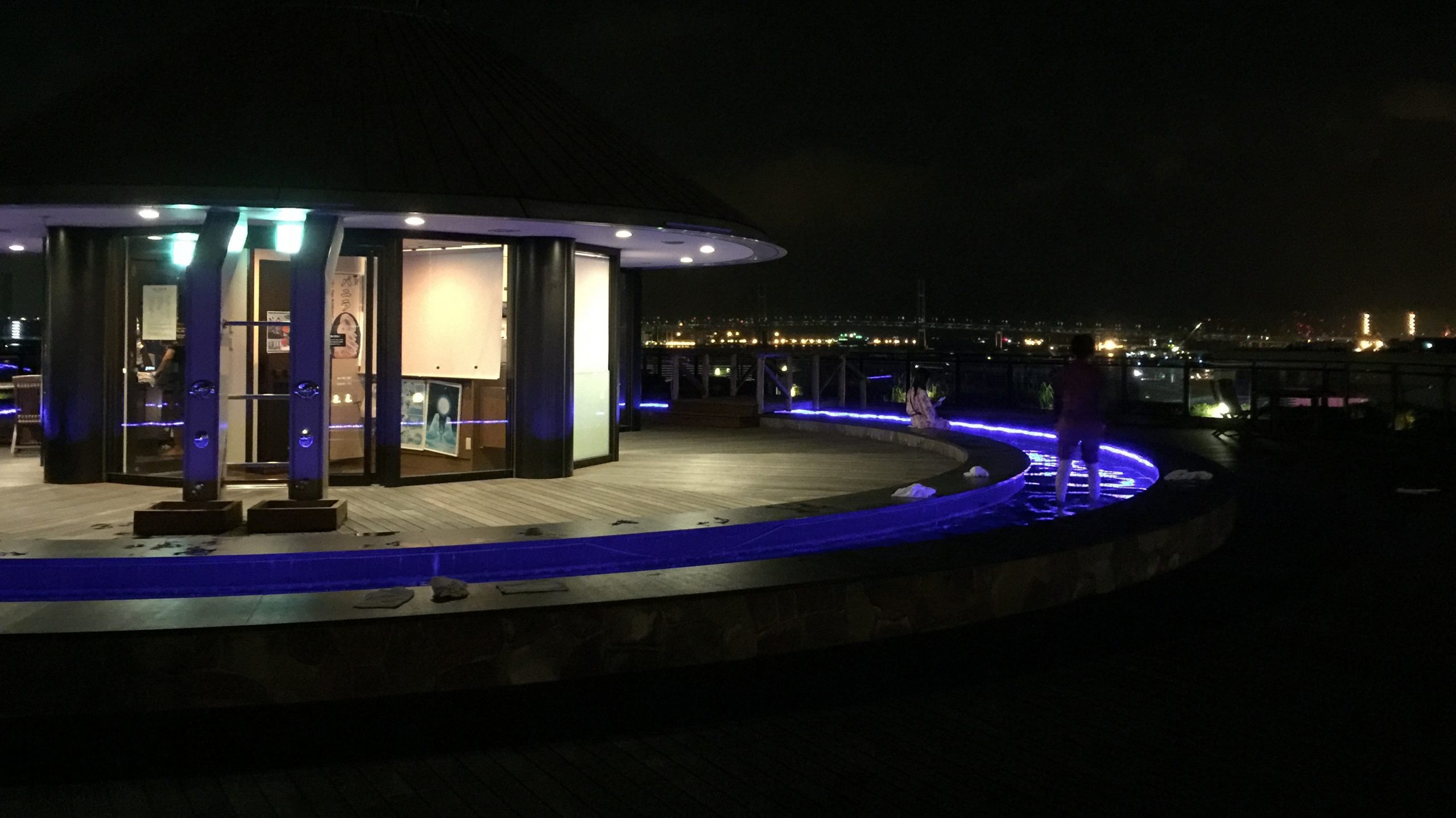 現地レポ 横浜みなとみらい 万葉倶楽部 集客狙いか 刺青 タトゥー解禁 コスパは悪いが眺めは良し お湯に浸かりながら眺める風情ある夜の港町 東京湯 めぐり倶楽部