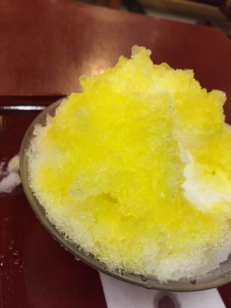 黄色！って感じのカキ氷レモン
